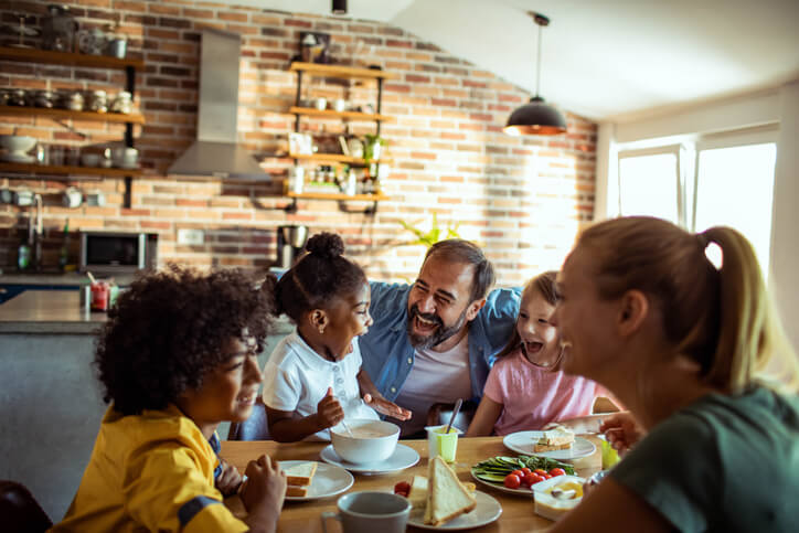 Mom dad kids dining together